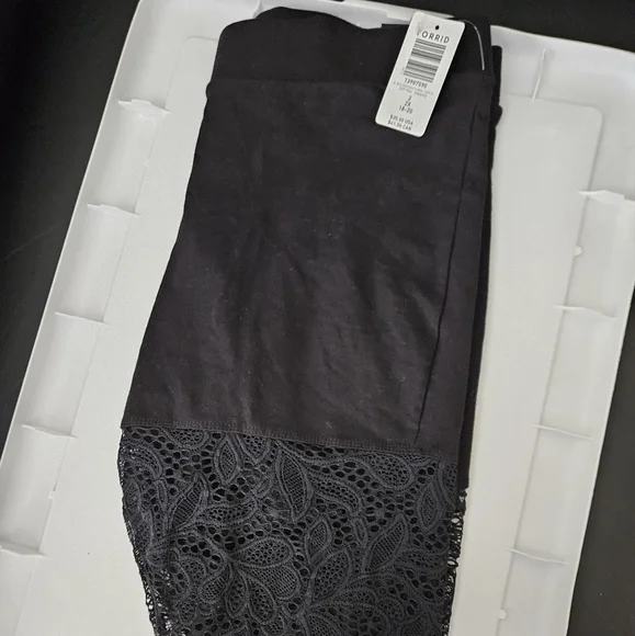 Torrid black signature waist lace leggings size 2 - Picture 6 of 6